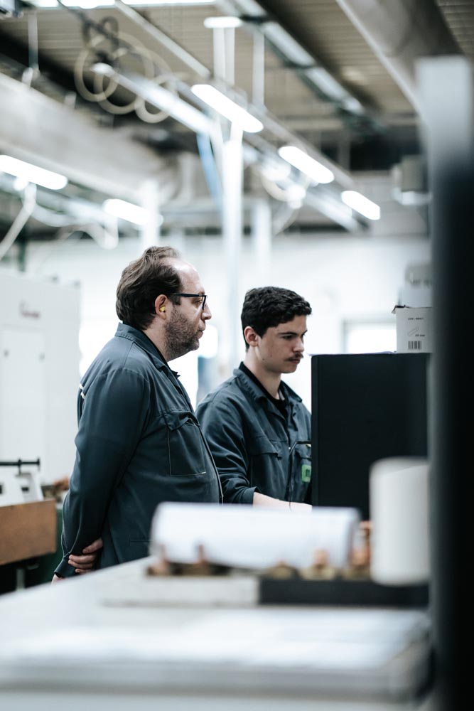 PHOTO DE PROFESSIONNELS DE L'INJECTION PLASTIQUE