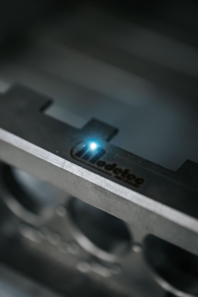 PHOTO D'UNE GRAVURE MODETEC SUR UN MOULE INDUSTRIEL POUR INJECTION PLASTIQUE